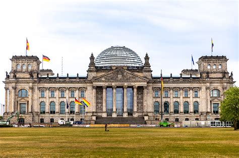 kleidung mit der regenbogenflagge